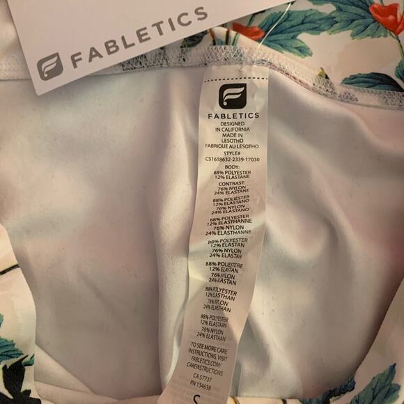 FABLETICS Women’s Brogan White Flowered Capris / Size: Small 4-6 - Picture 3 of 10